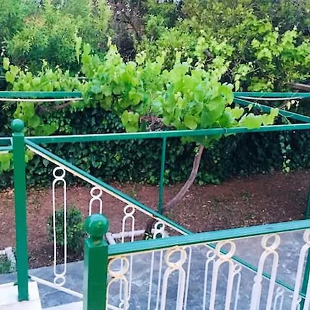 Charming In Dilesi With Private Garden 60 M²