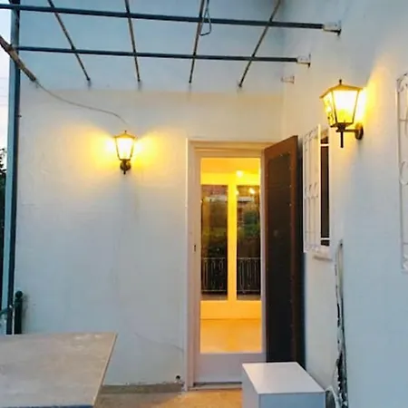 Charming In Dilesi With Private Garden 60 M² Apartment